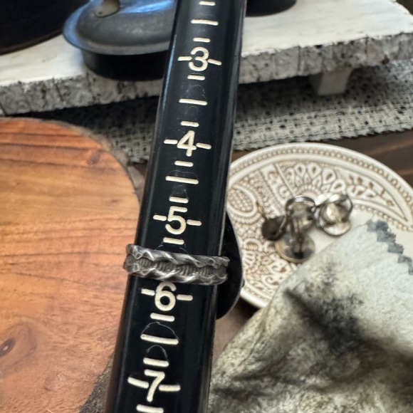 Beautiful little White Buffalo and Sterling silver ring size 5.75 - Picture 6 of 6